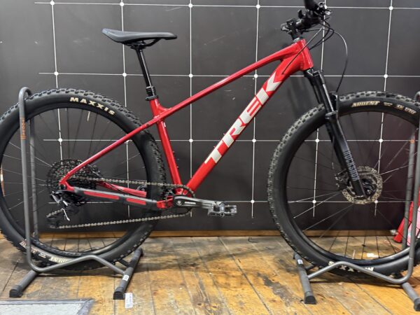 TREK MARLIN 8